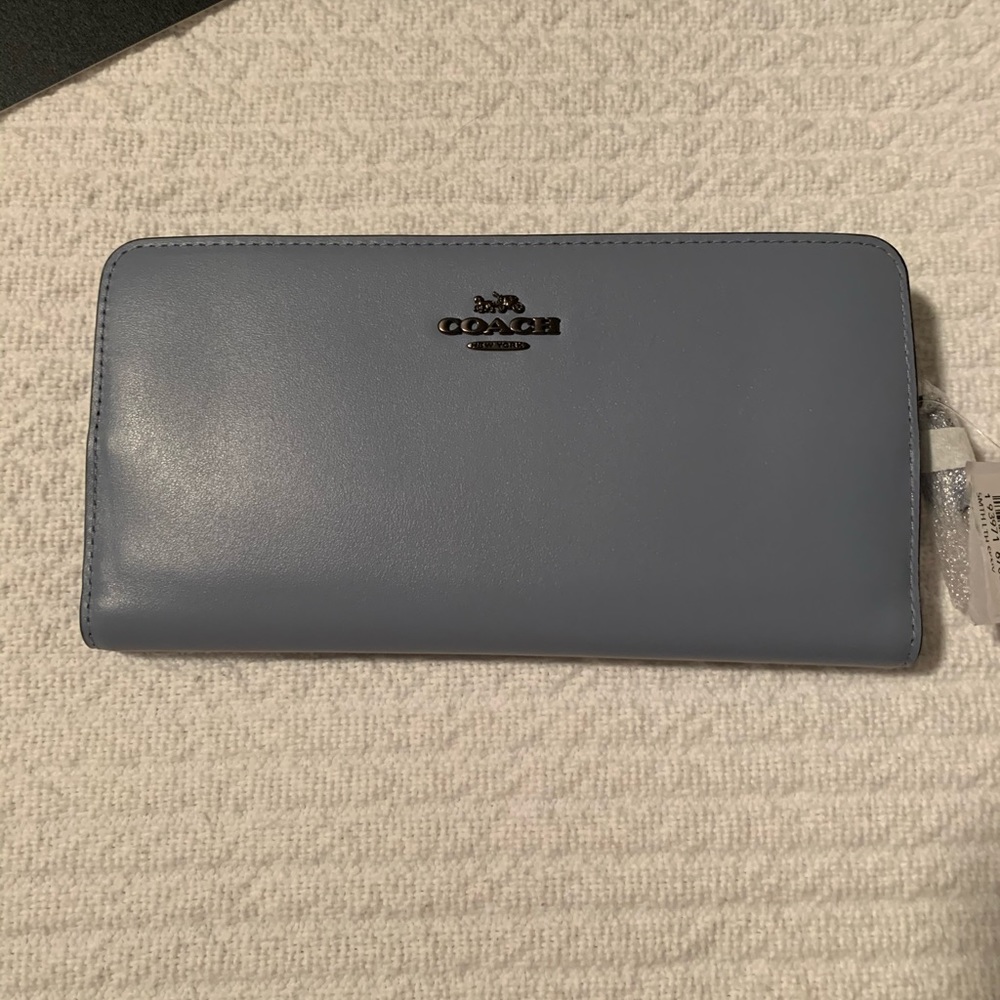 Coach smooth leather skinny wallet NWT not outlet